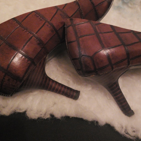 Shoes - Picture 2 of 3